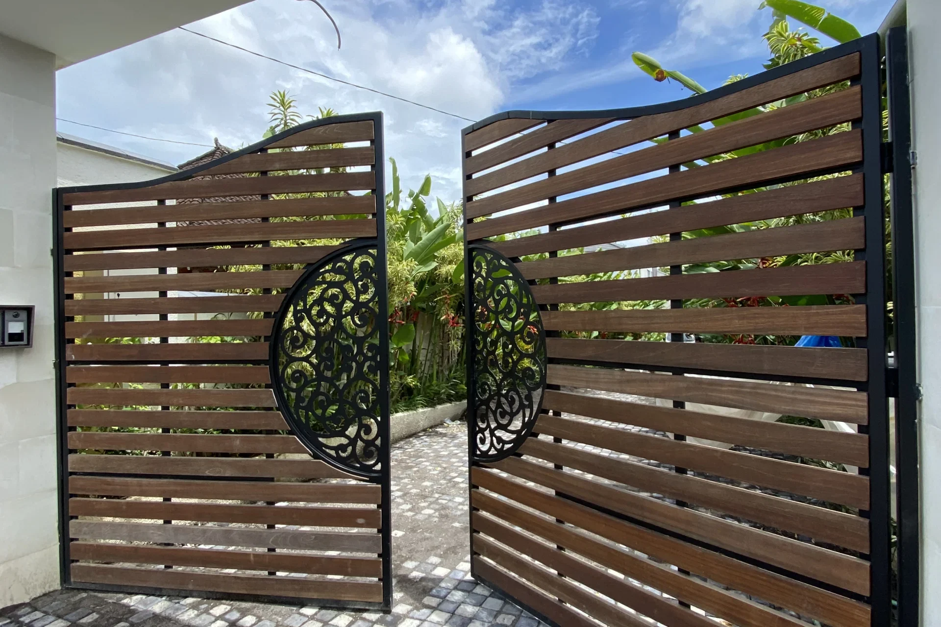 double swing gate